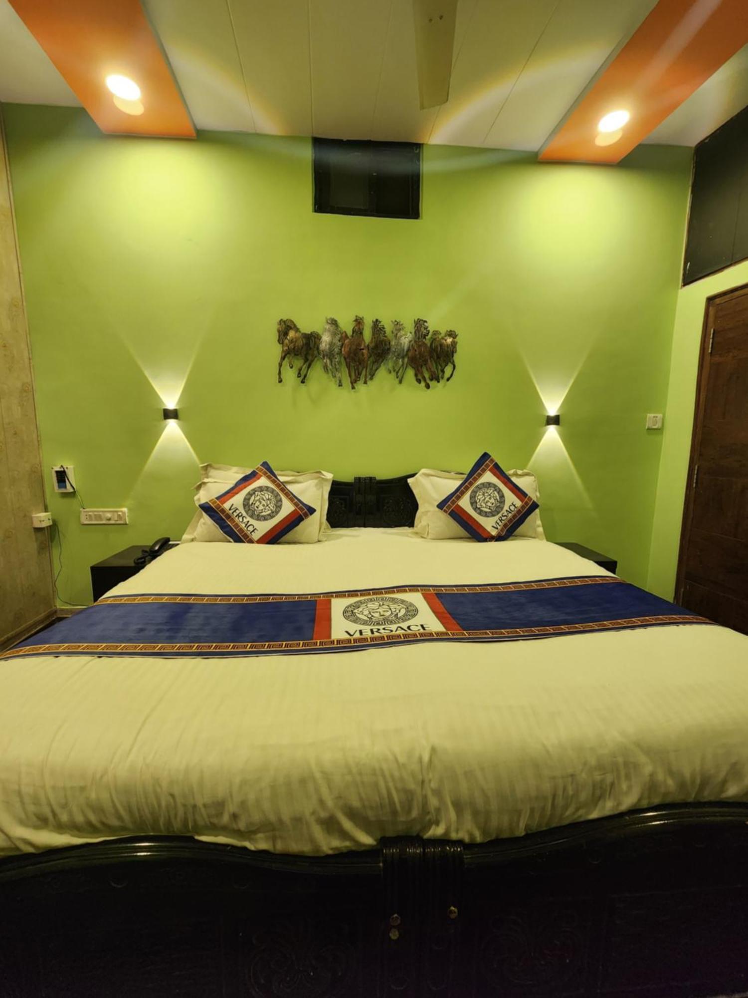 Shaleen Elegance Homestay Nakki Lake 400 Meters Mount Abu Exterior foto