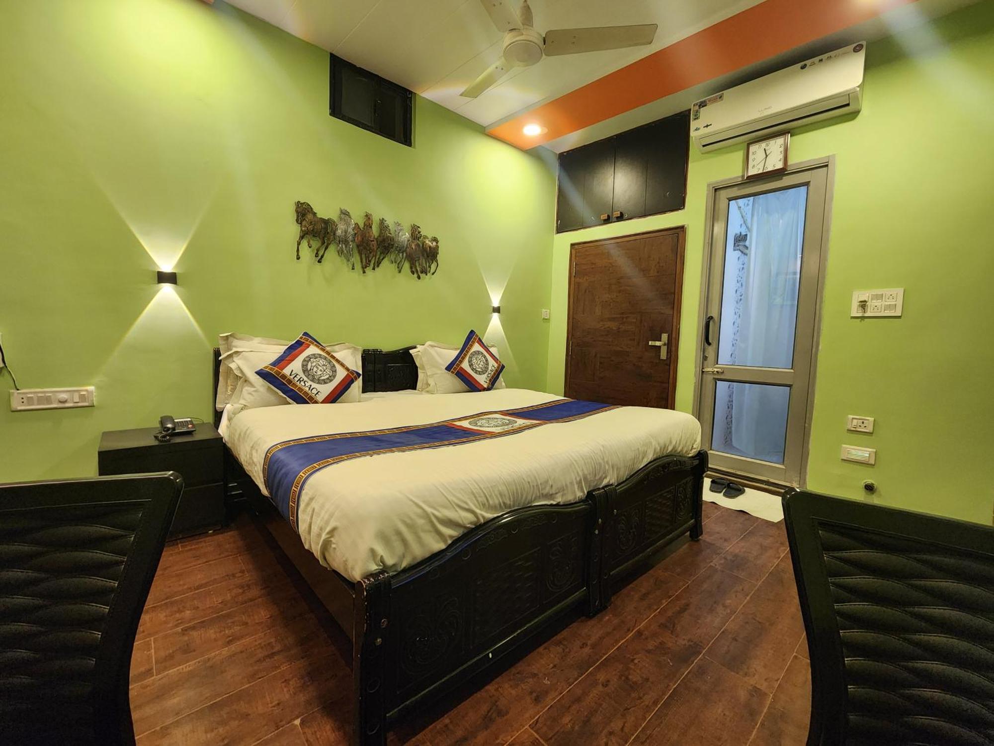 Shaleen Elegance Homestay Nakki Lake 400 Meters Mount Abu Exterior foto