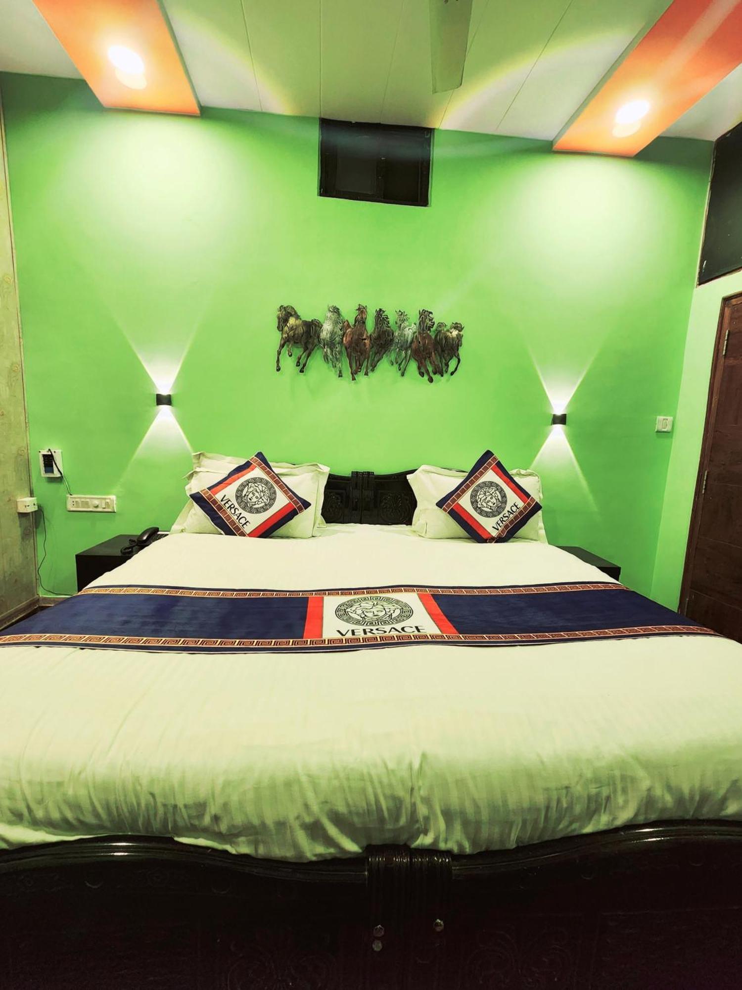 Shaleen Elegance Homestay Nakki Lake 400 Meters Mount Abu Exterior foto